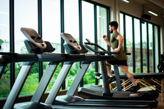 Man running on treadmill, focusing on achieving lean muscle mass.